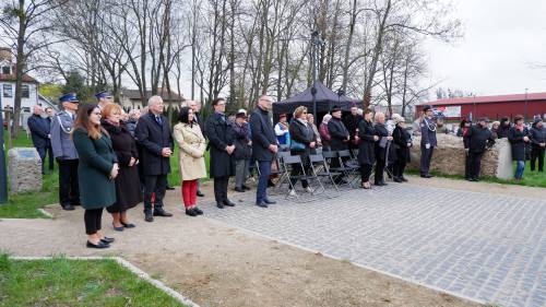 Uczestnicy wydarzenia podczas obchodów 83. rocznicy Zbrodni Katyńskiej.